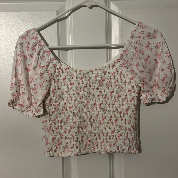 Hollister puff sleeve floral crop top - Size XS - Picture 6 of 8